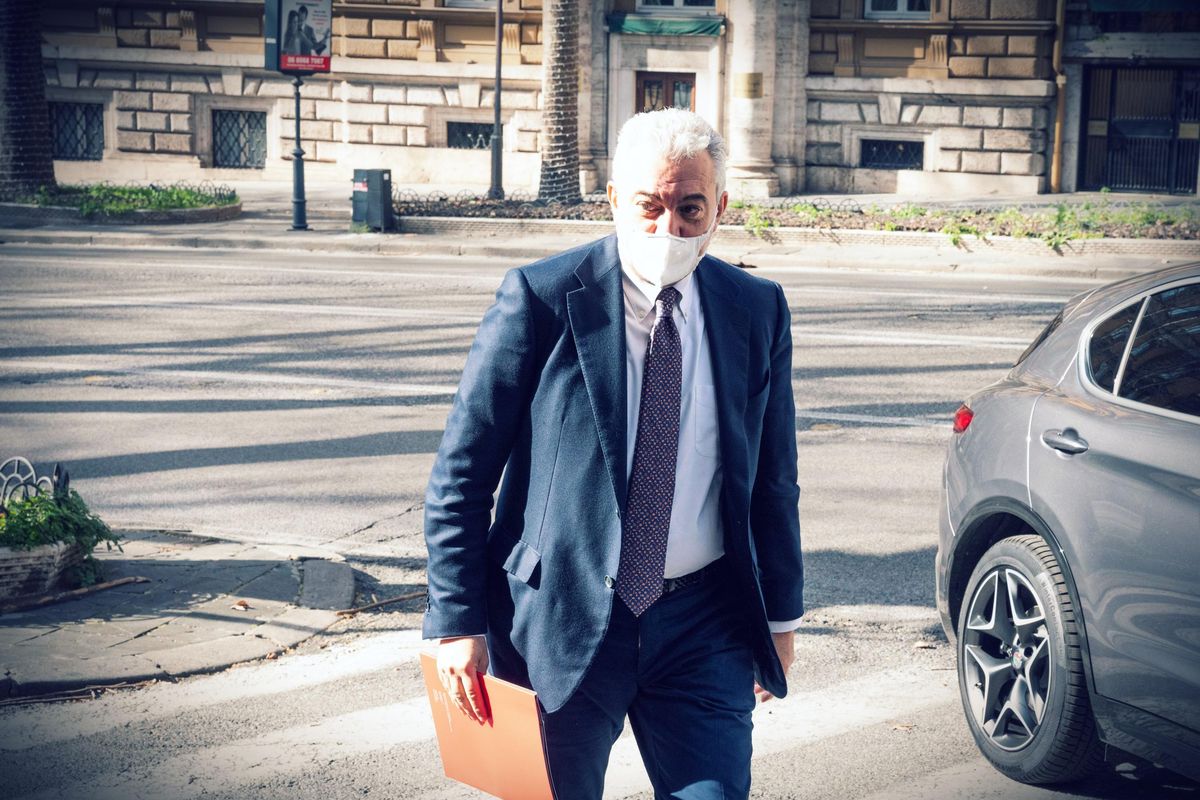 Traballa la poltrona di Mr Invitalia. Draghi vuole la svolta su Ilva e fiale