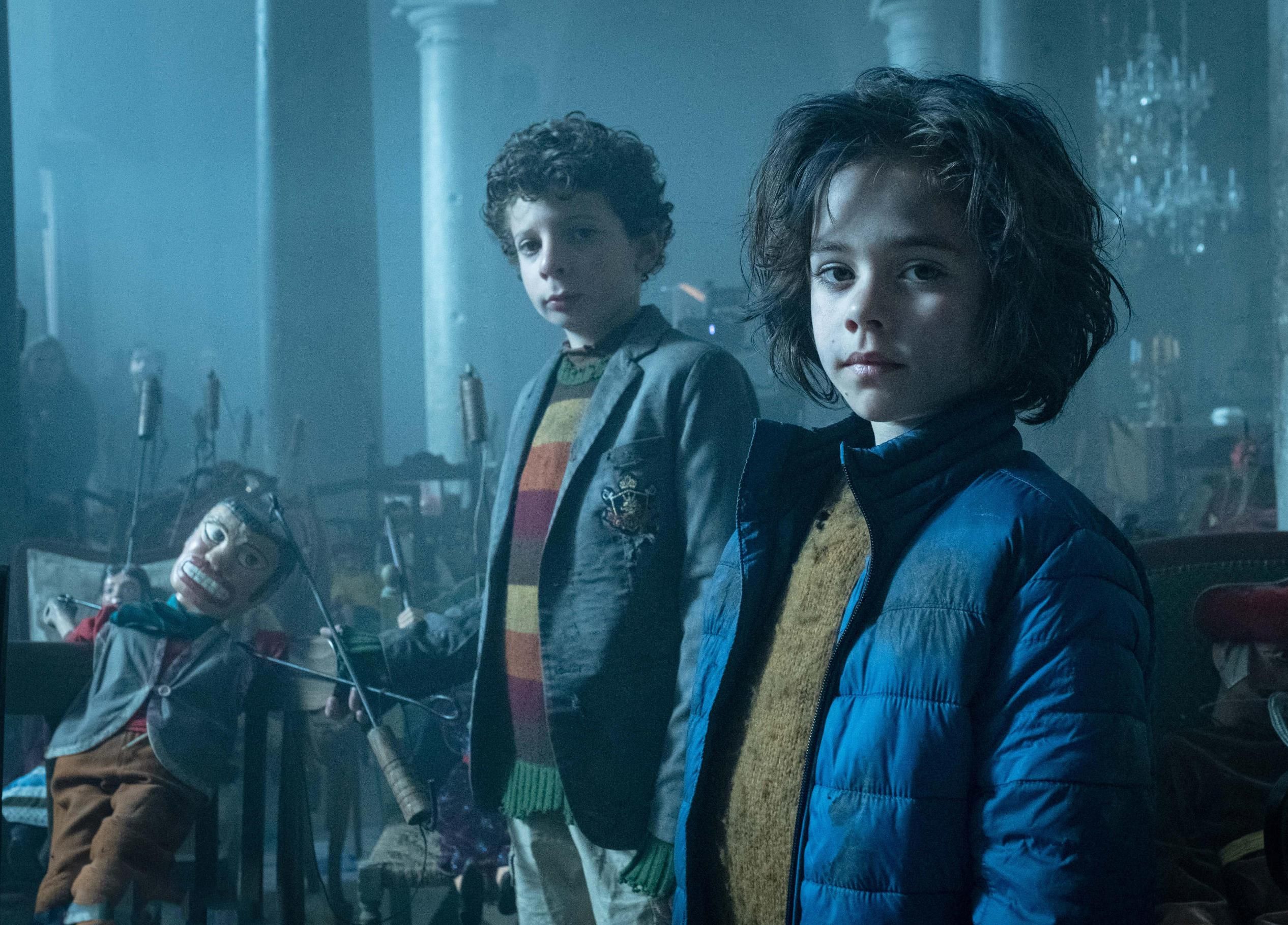 La serie che sfida l’overdose di Covid in tv