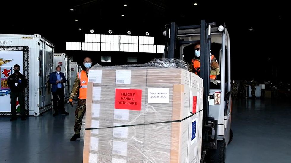 Lo stop a J&J manda in tilt ministero e Aifa