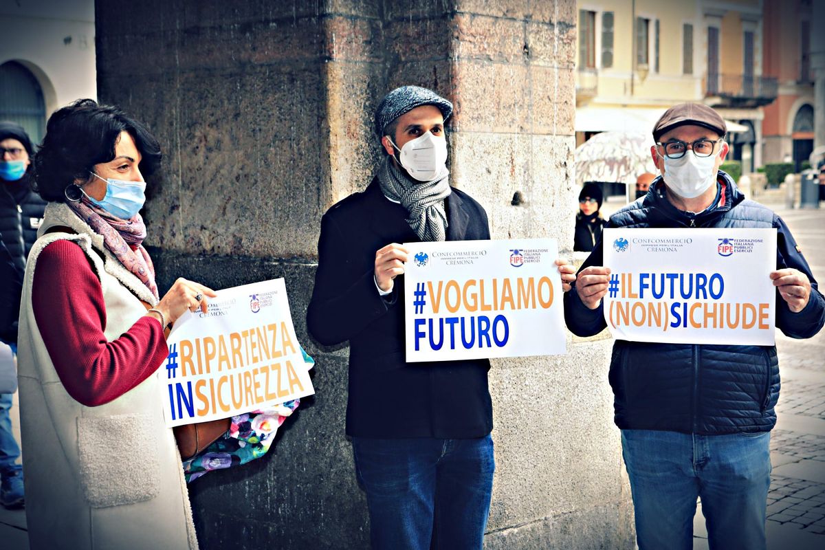 La sinistra deride gli esercenti disperati: «Lavoretti»