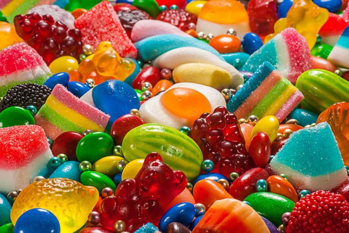 Una caramella tira l'altra. Gli italiani, a testa, ne mangiano 1,7 chili l'anno