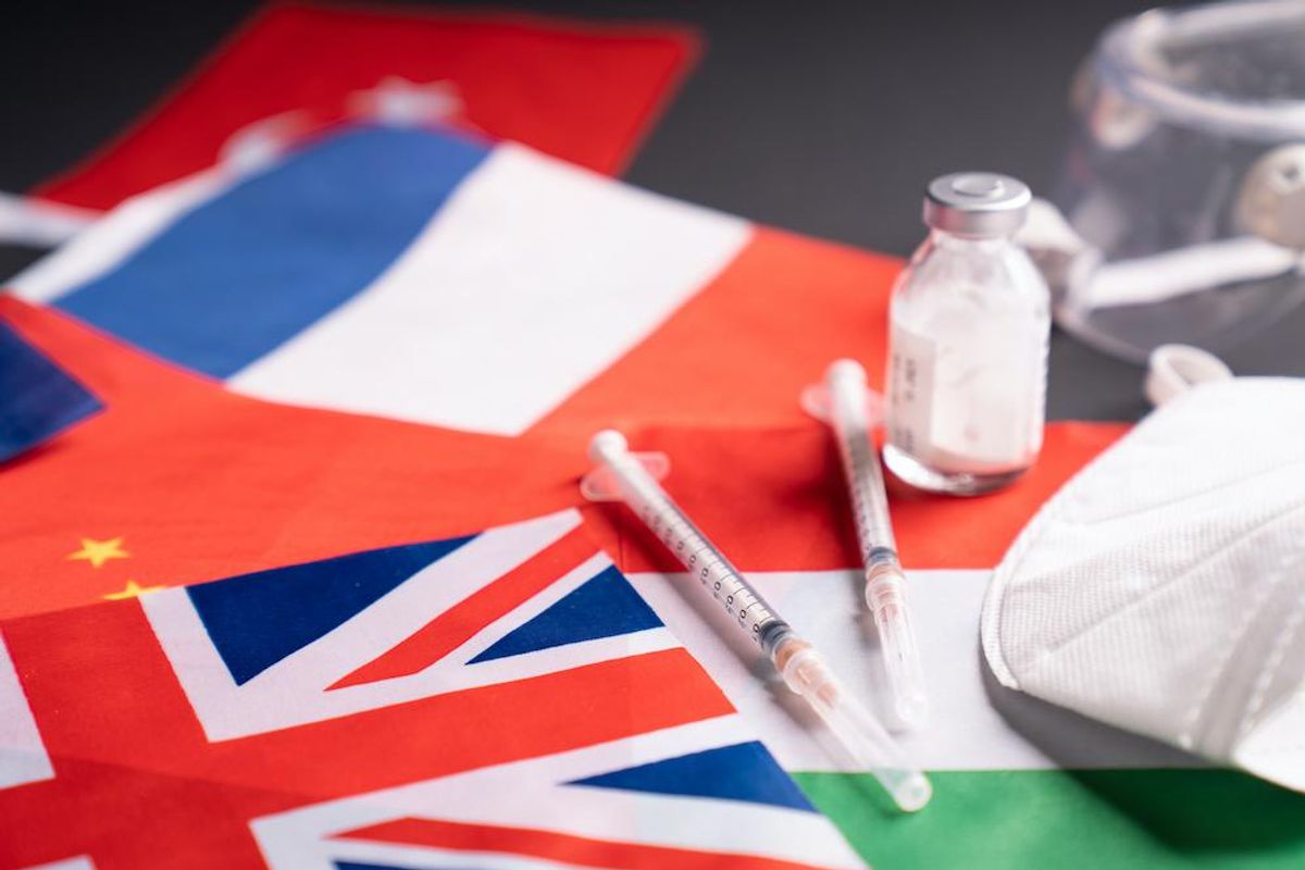 I vaccini fantasma. Perché dobbiamo sempre dipendere dalle aziende che producono all’estero