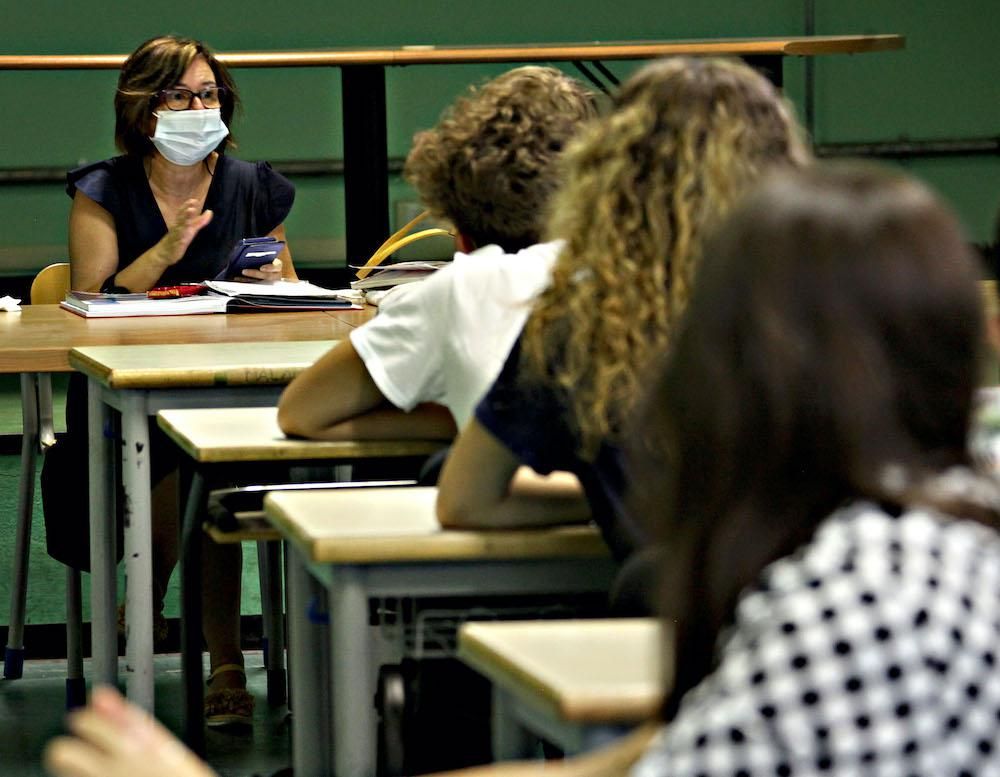Per sanitari, professori e fragili il green pass scadrà già in estate