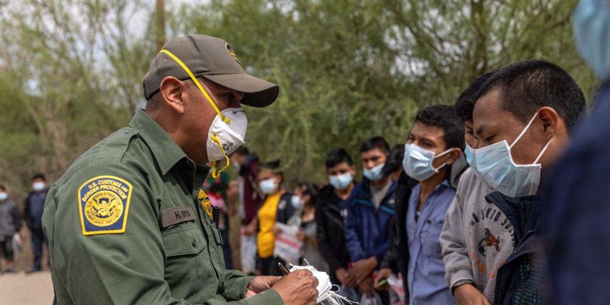 Biden administration release more migrants into US during surge - Vimarsana News
