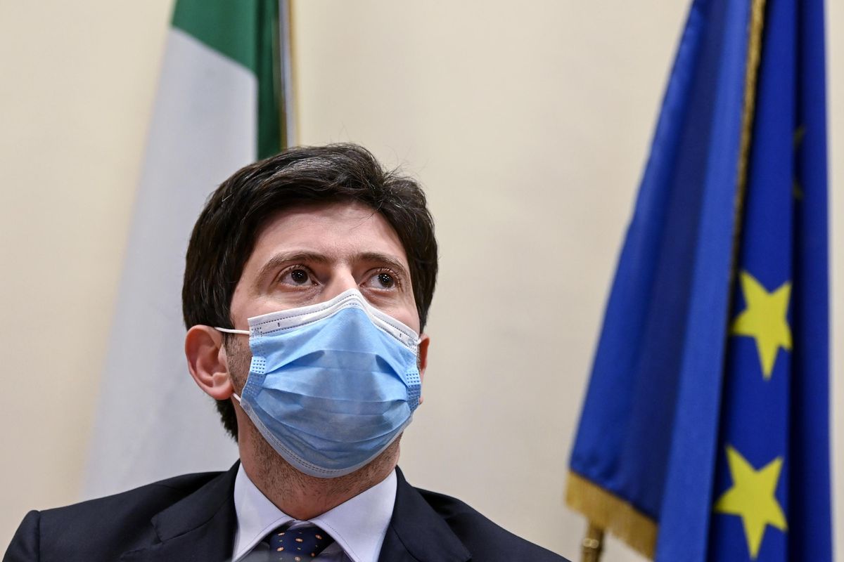 Cure domiciliari, la messinscena di Speranza