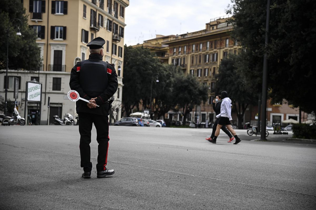 Ancora caccia ai runner, intanto è pieno di abusivi del reddito di cittadinanza