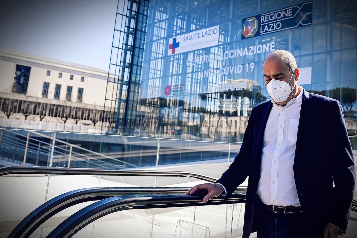 Zingaretti premia i «fedelissimi». Niente lockdown per gli stipendi