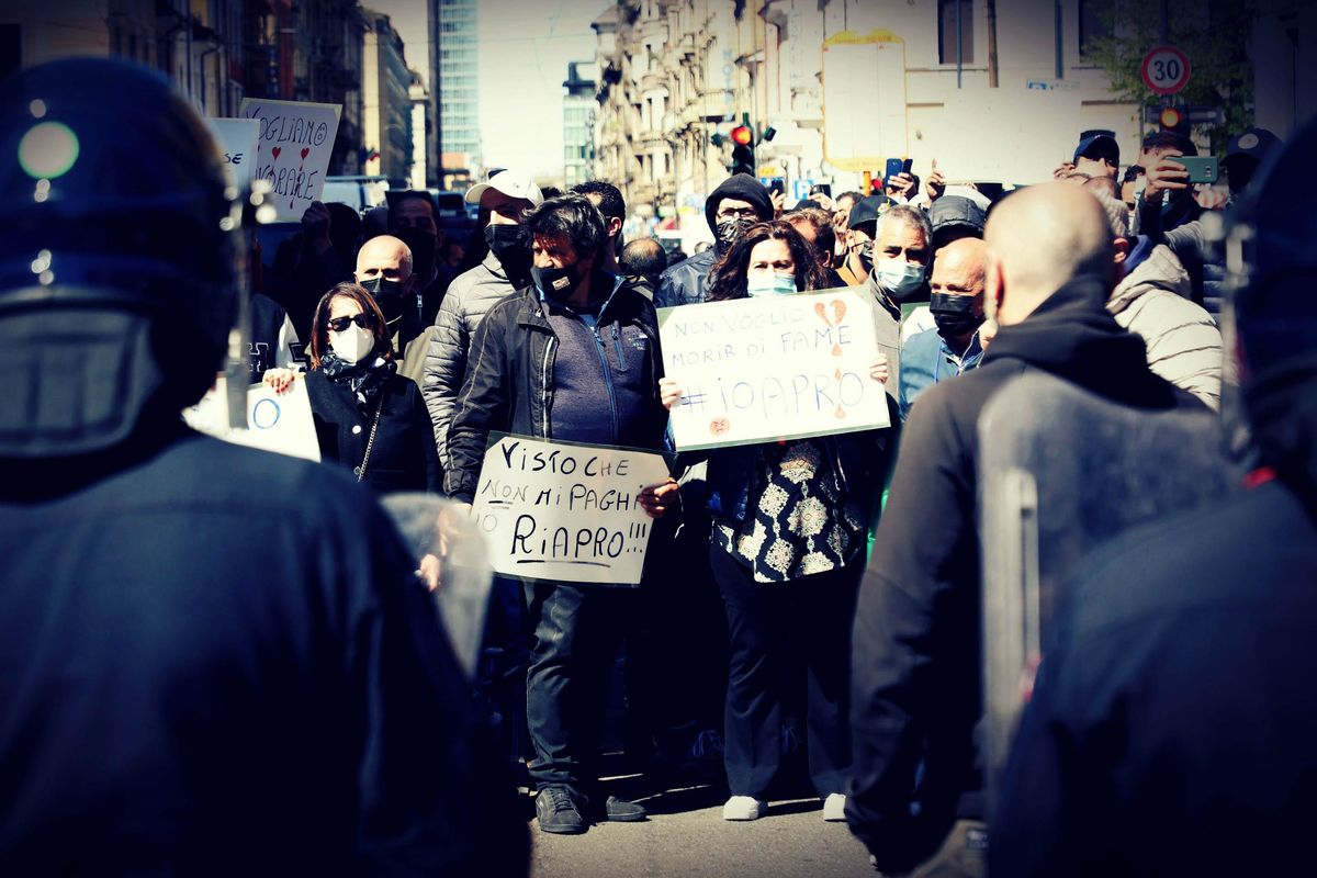 La disperazione scende in piazza