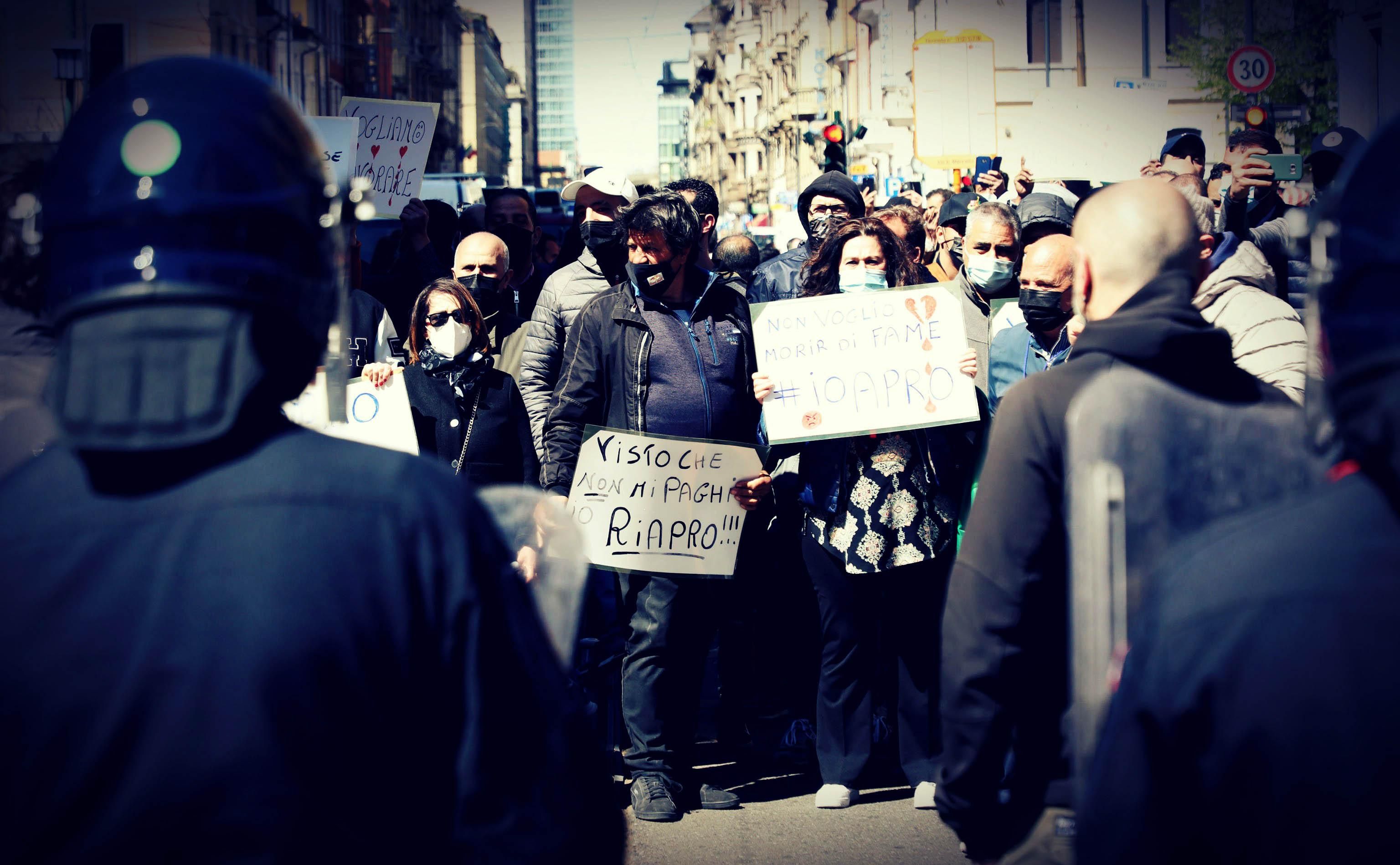 La disperazione scende in piazza