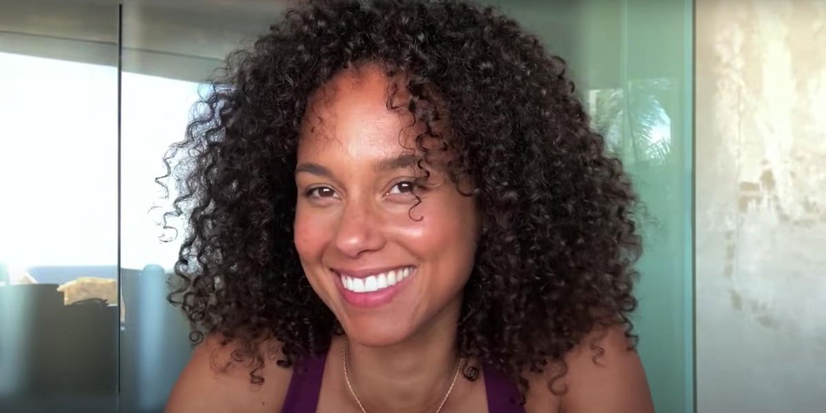 The Under 10-Minute Beauty Routine Alicia Keys Swears By For Sensitive Skin