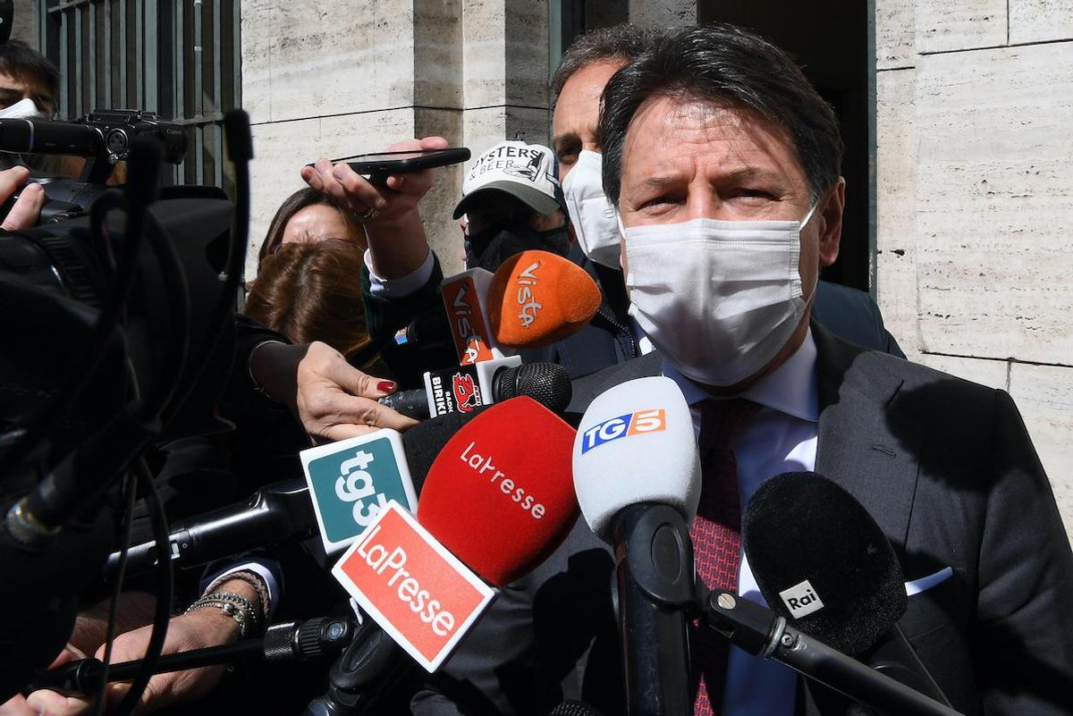 Gli uomini di Conte hanno l’obbligo di chiarire con gli italiani