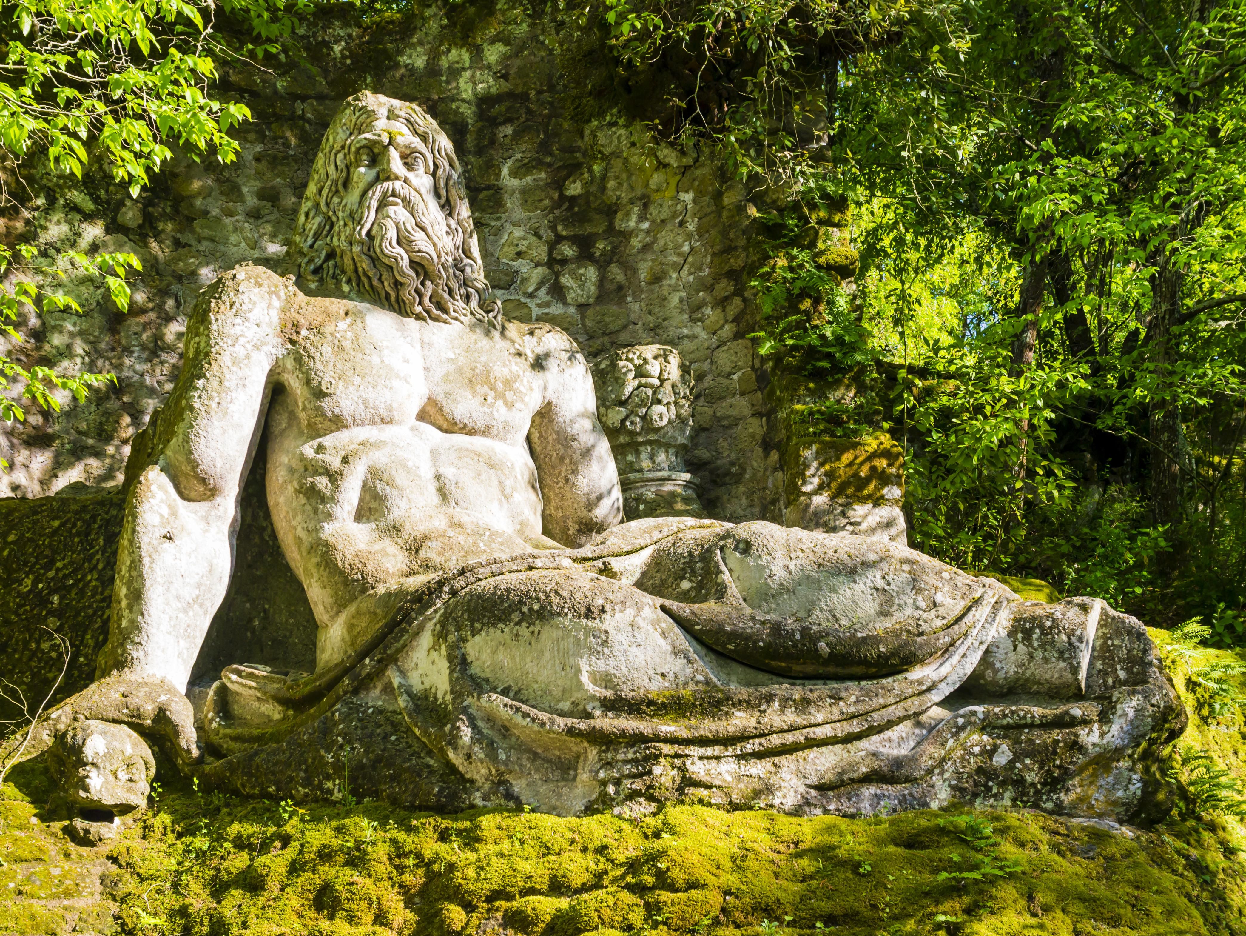Appena fuori Viterbo c’è una foresta di mostri mai visti