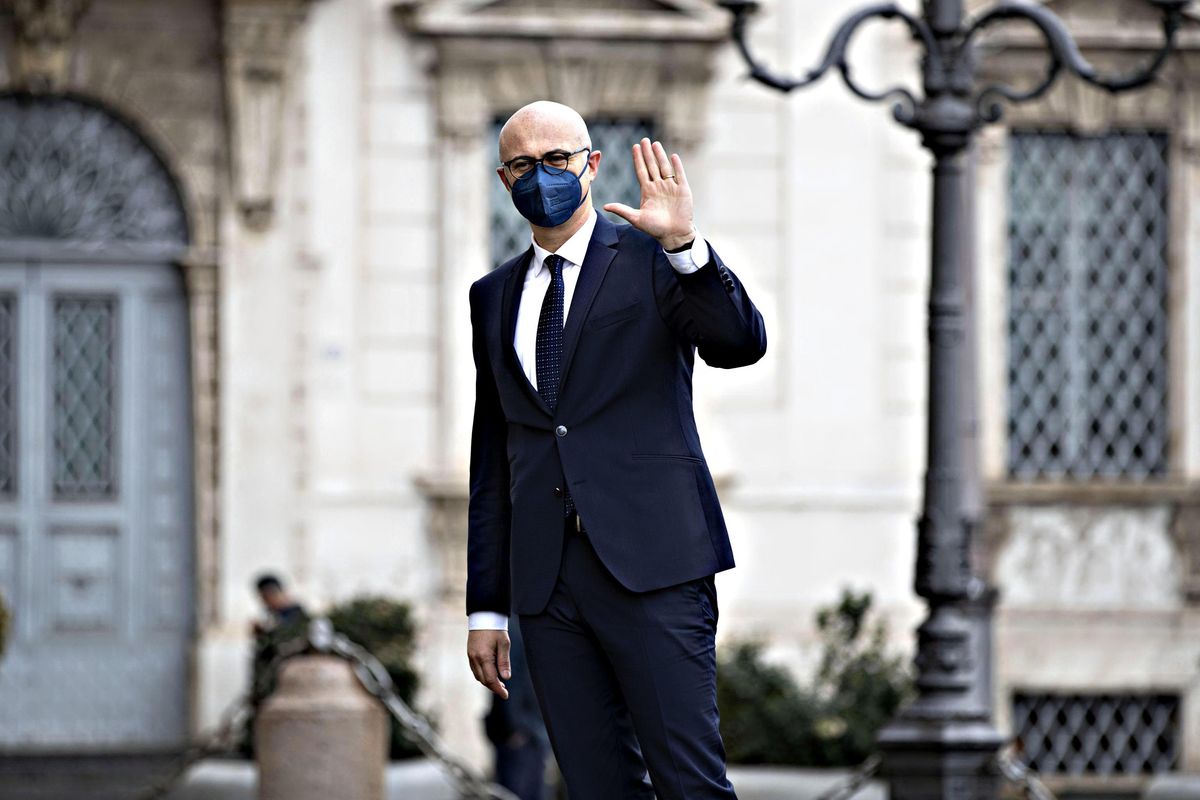 M5s coi nervi a pezzi. Il governo balla la rumba al Senato