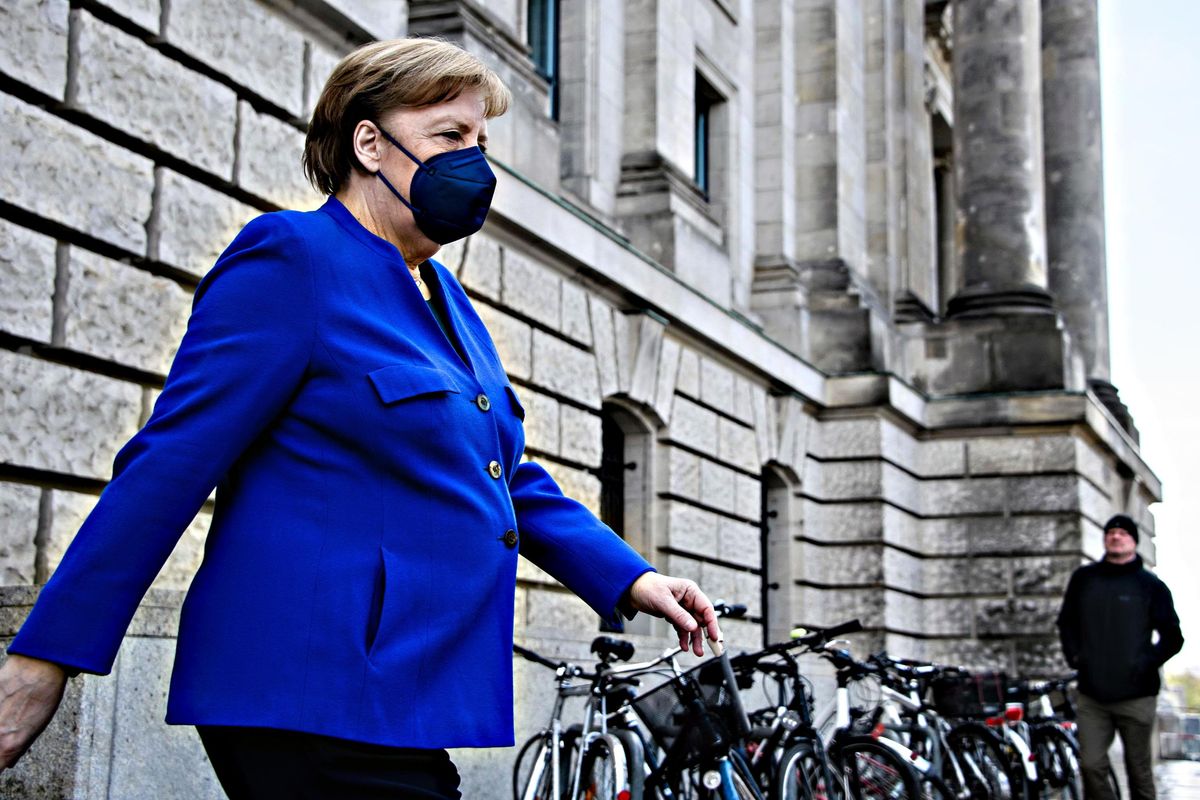 La Merkel rompe il fronte europeo e fa muro contro la proposta Usa sui brevetti dei vaccini