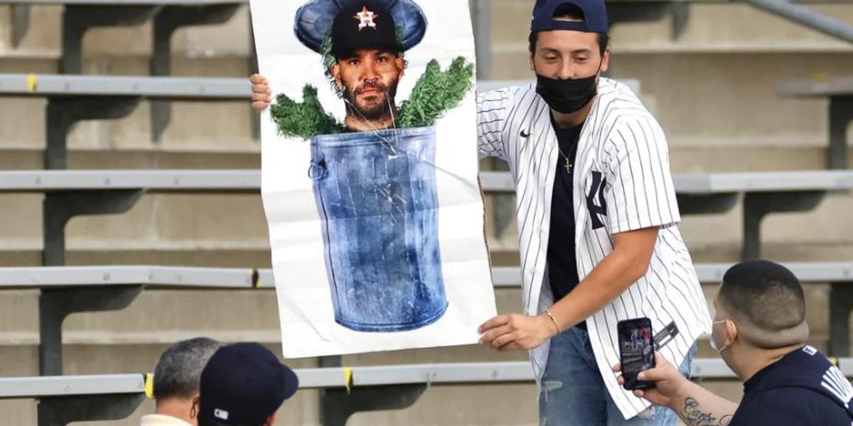 Houston cheating scandal. Astros garbage trash ca T-Shirt