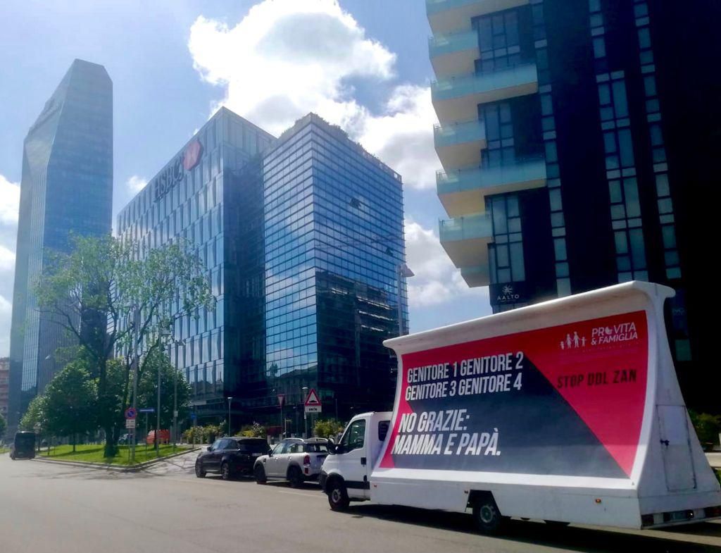Manifestazione Ddl Zan, Pro Vita e Famiglia: «Camion vela a Milano in nome della libertà»