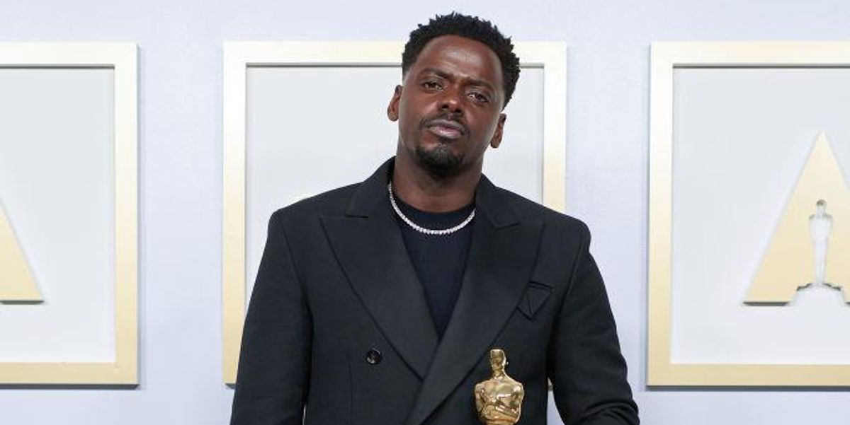 Oscars Reporter Confuses Daniel Kaluuya for Leslie Odom Jr.