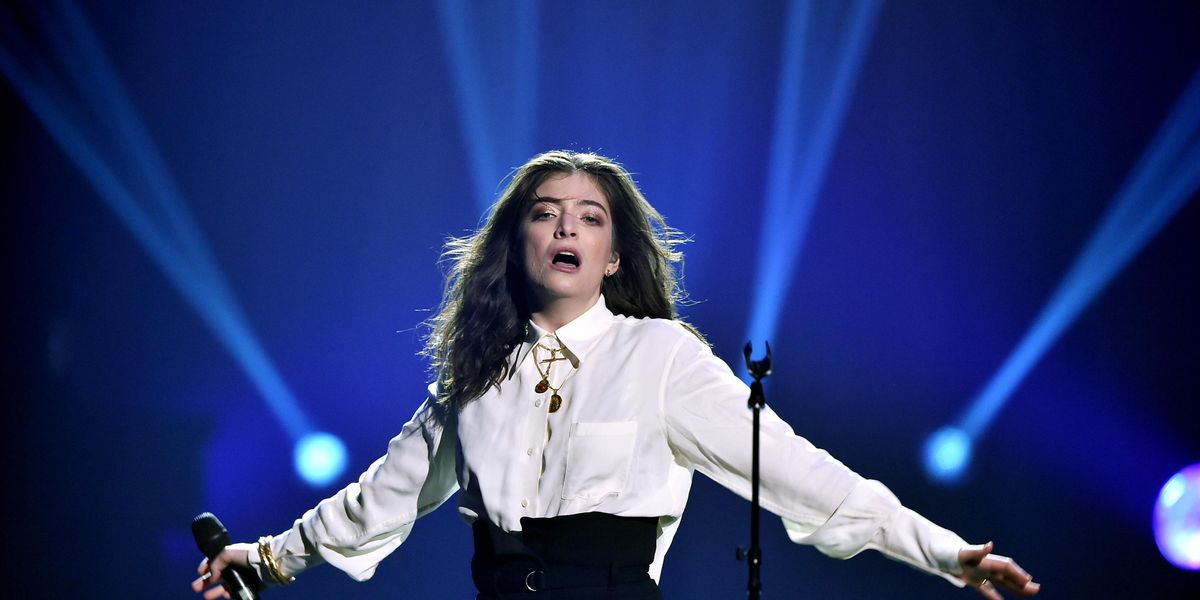 Lorde Blesses Us With Another Onion Ring Update