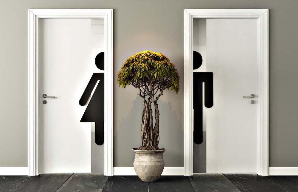 Toilette dei locali o cespugli? È giallo