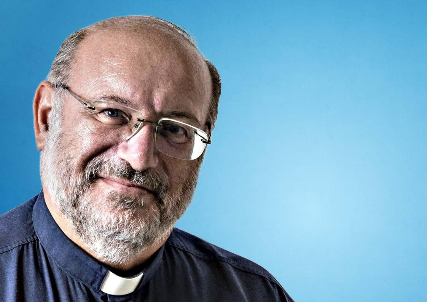 La lotta di don Di Noto, il prete che salva i bambini dagli orchi