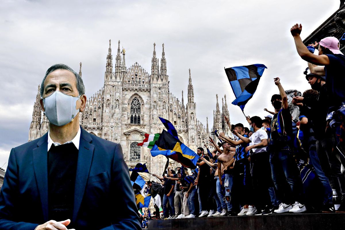 Folla in piazza Duomo. Sala prima dorme poi si nasconde dietro le scelte del prefetto