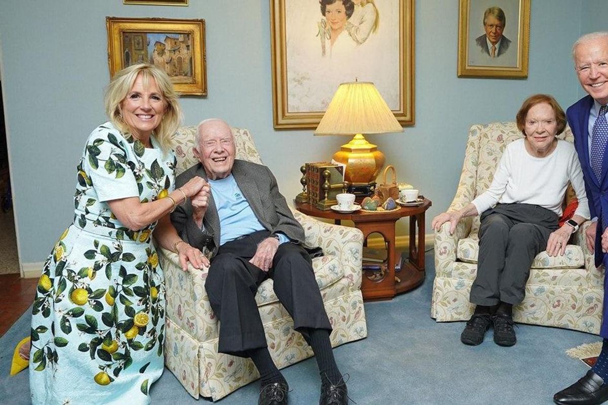 People are trying to wrap their heads around this photo of the Bidens visiting the Carters