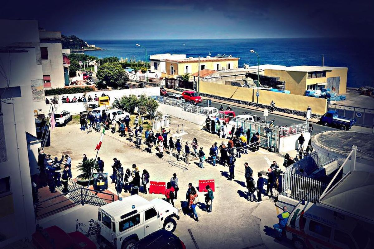 Psicosi Astrazeneca e Regioni anarchiche. Ennesima frenata nella corsa alla dose