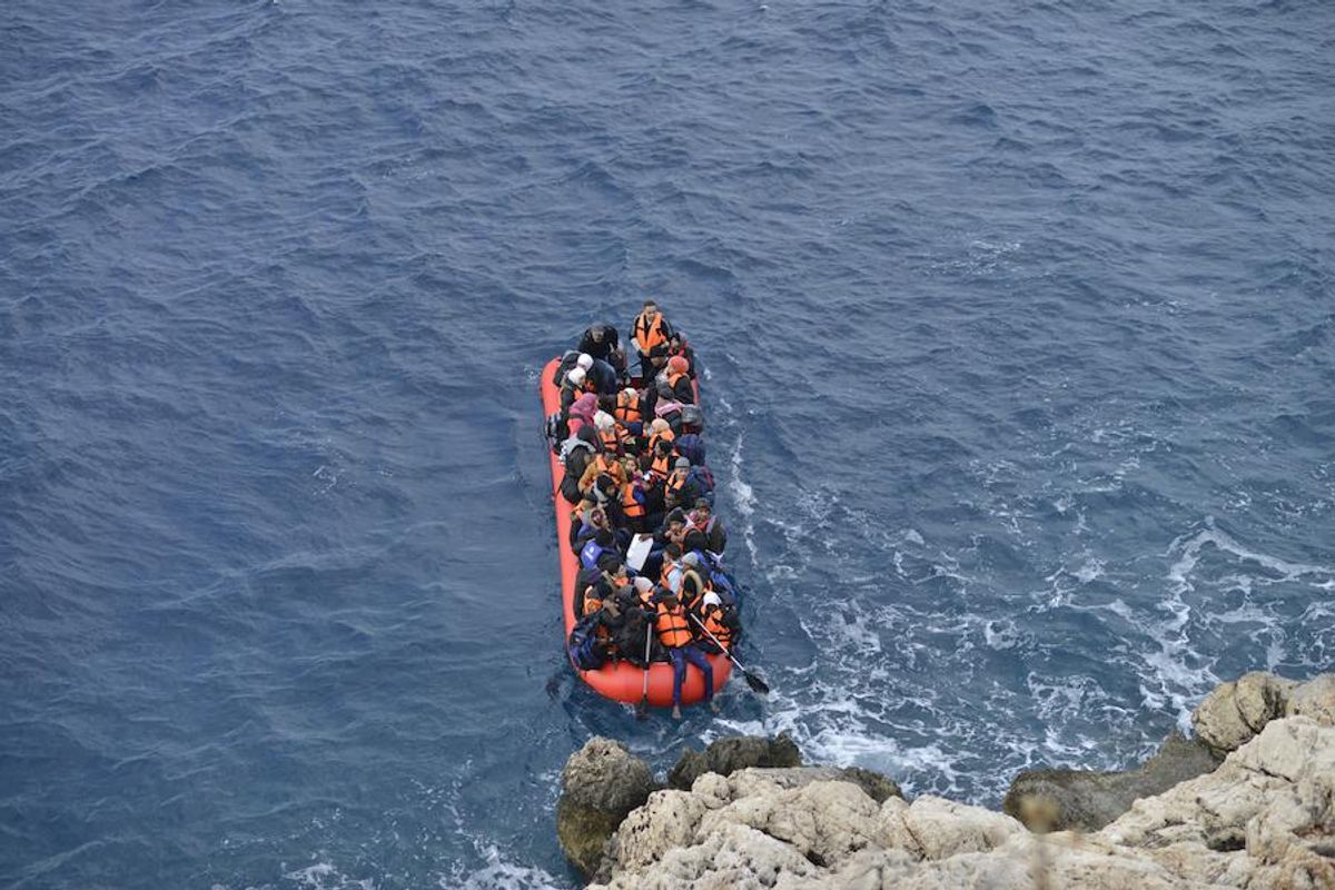 A Lampedusa ritorna la marea di sbarchi. Oltre 1.400 in 24 ore