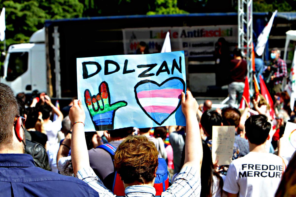 Ddl Zan, sentenze e pressioni. Così si sta preparando la strada all’utero in affitto