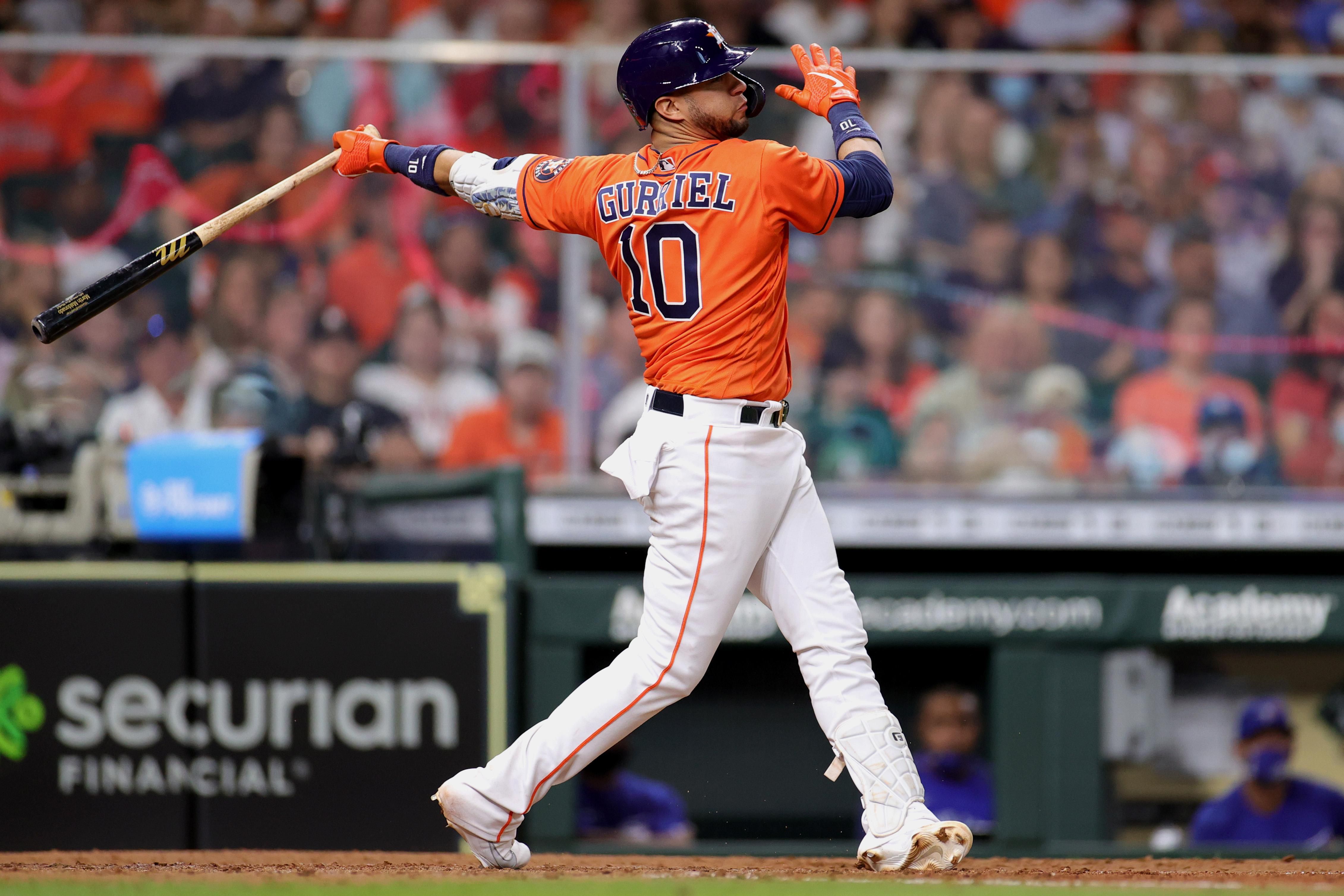 Yuli Gurriel and Yordan Alvarez stay hot to keep Astros above .500