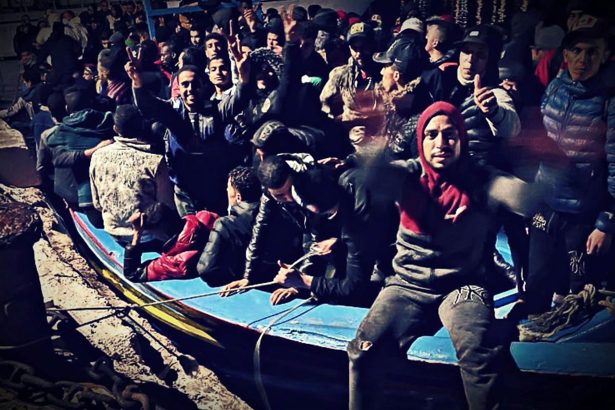 Per gli italiani divieti e multe, i clandestini li ammassano così