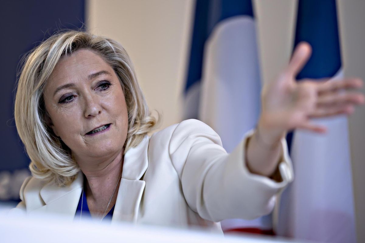 Immigrazione, la Francia è stufa. Tre sondaggi incoronano la Le Pen