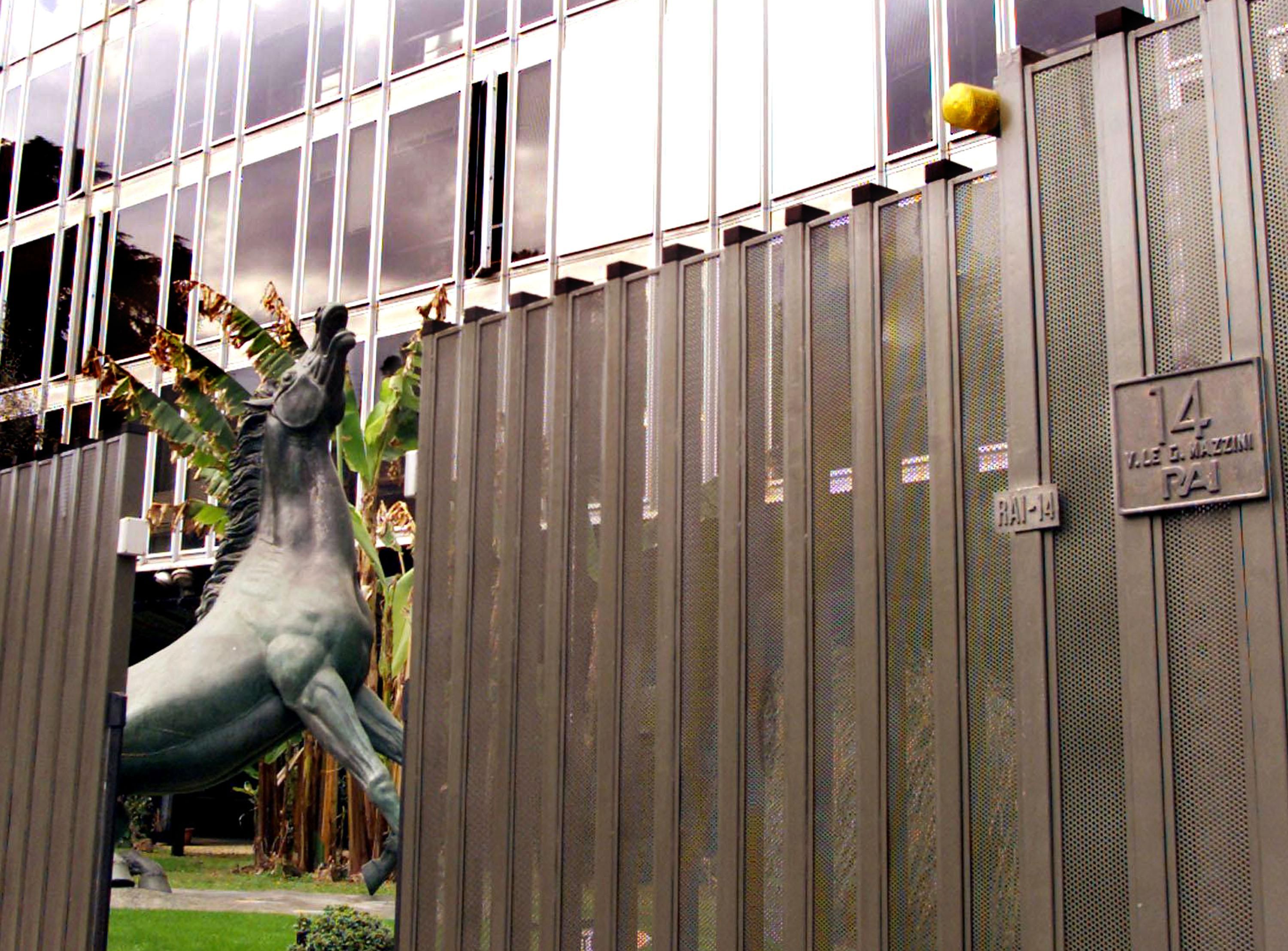 Bruxelles vuole silenziare la Rai. «Ha trasmesso un servizio anti Ue»