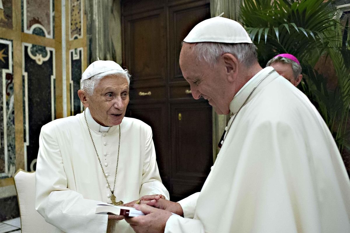 Francesco pronto a ritirare il nulla osta di papa Ratzinger alle messe in latino
