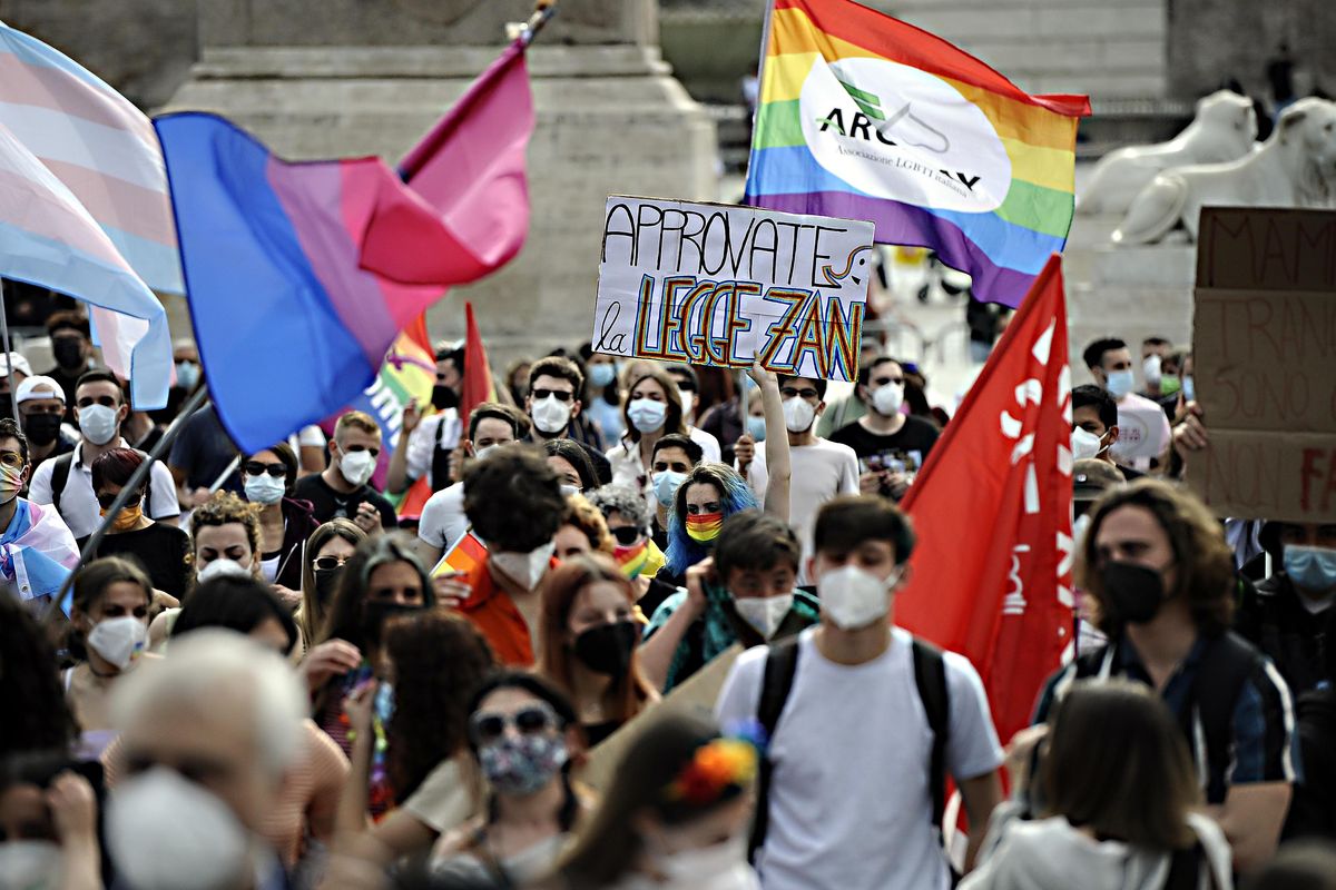 I gesuiti: «Italiani omofobi, il ddl Zan serve»