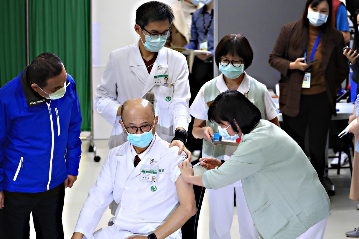La Germania esegue gli ordini cinesi: stop alle forniture di vaccini a Taiwan