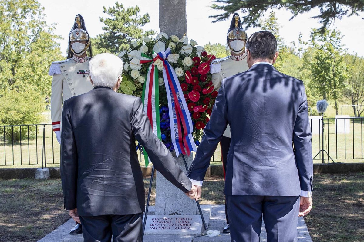 Criticare i gay non si può, negare le foibe sì