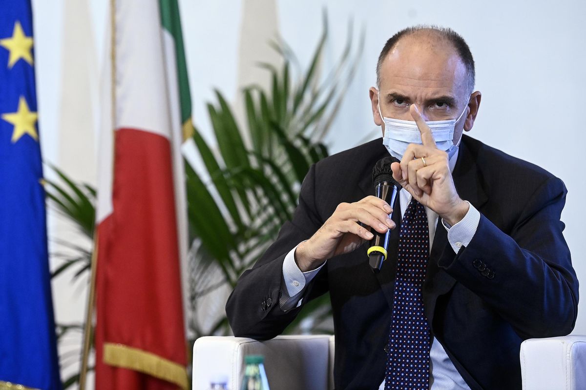 Giù ascolti, idee e sondaggi: Letta è un segretario «sfollagente»