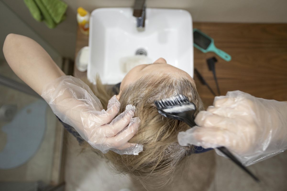 Una tavolozza di colori sui capelli che s’imbiancano