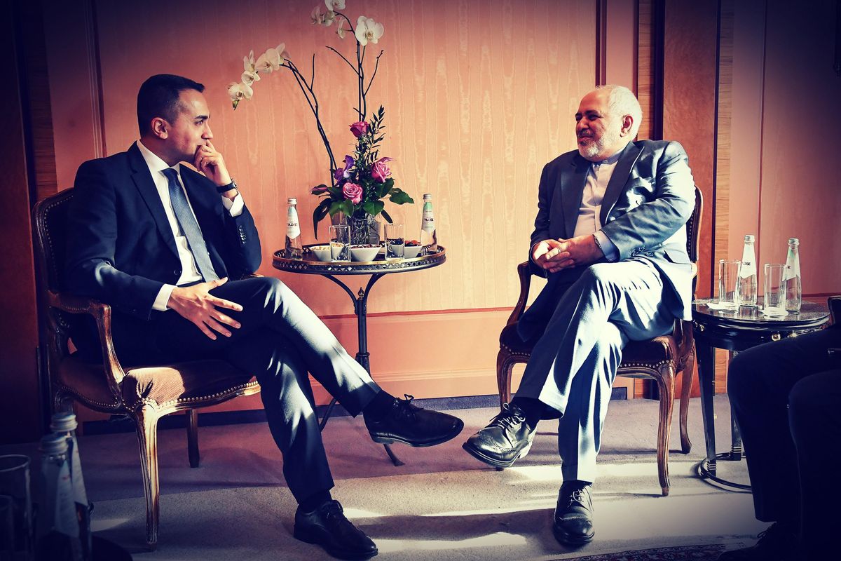 Di Maio ai piedi del ministro che odia Israele