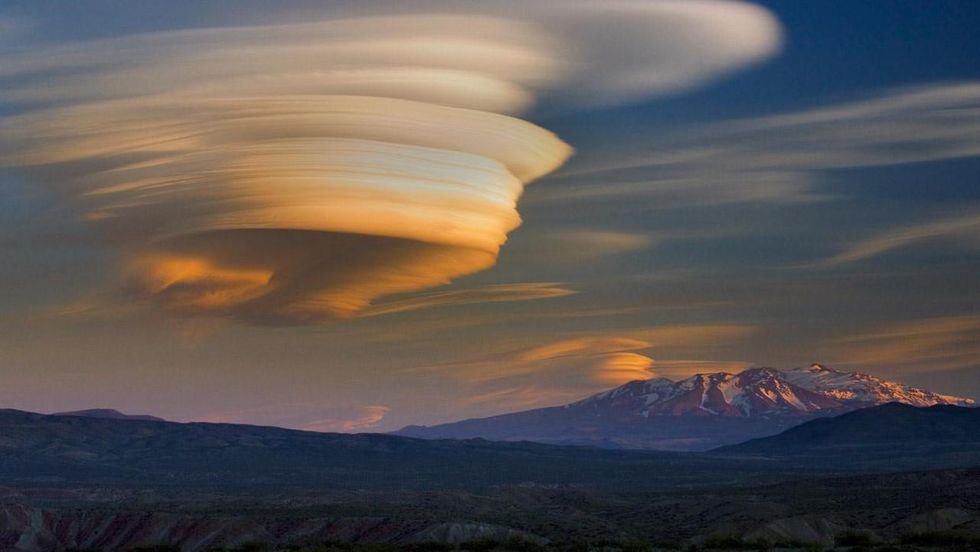 Lenticular cloud