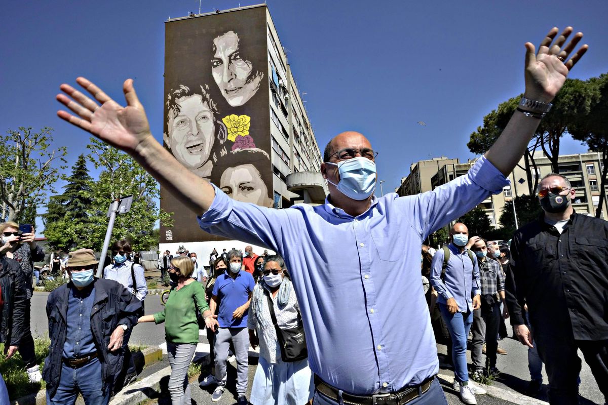 Pandemonio sulla «fabbrica» di piccoli trans nelle scuole laziali