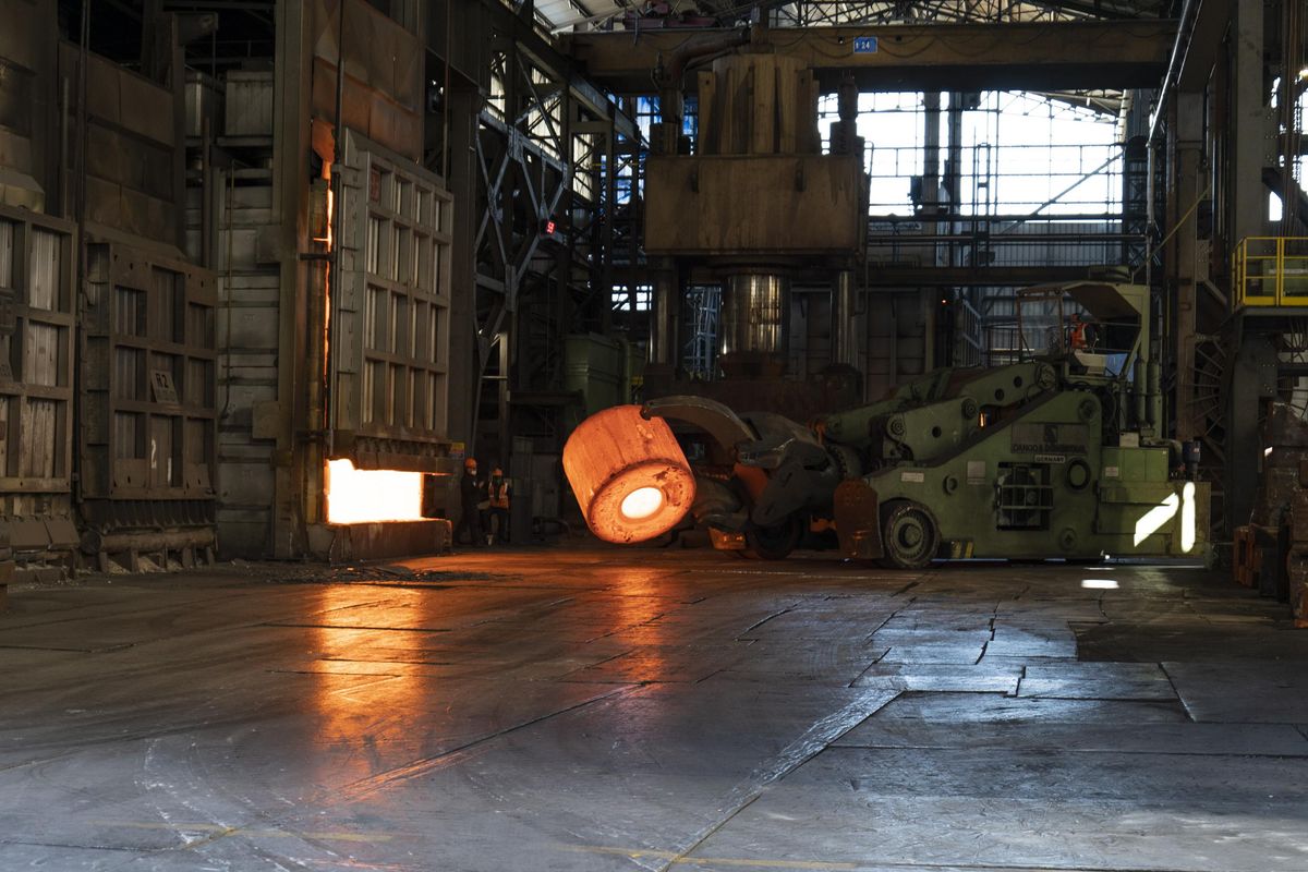 Snam testa il primo mix di gas naturale e idrogeno per l’acciaio