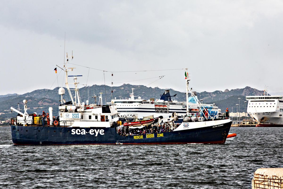 Al governo restano con le bocche cucite mentre la Sea Eye s’avvicina a Palermo