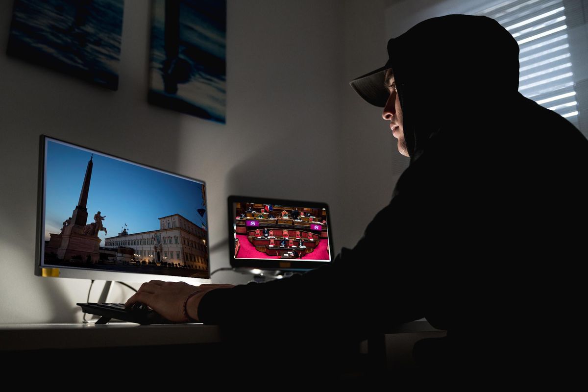 In tre mesi «hackerati» 50 parlamentari