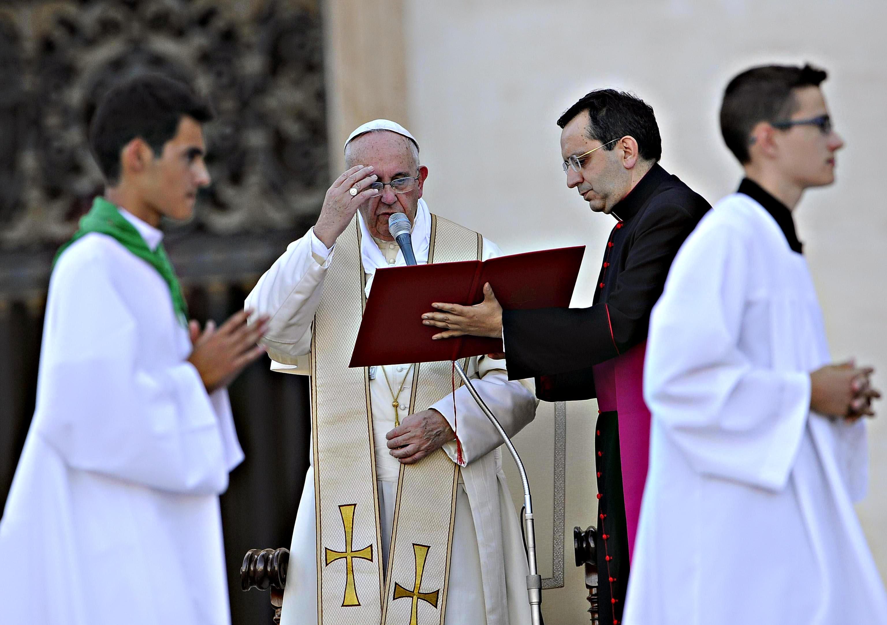 I «chierichetti del Papa» sfrattati dal Vaticano per ordine di Bergoglio