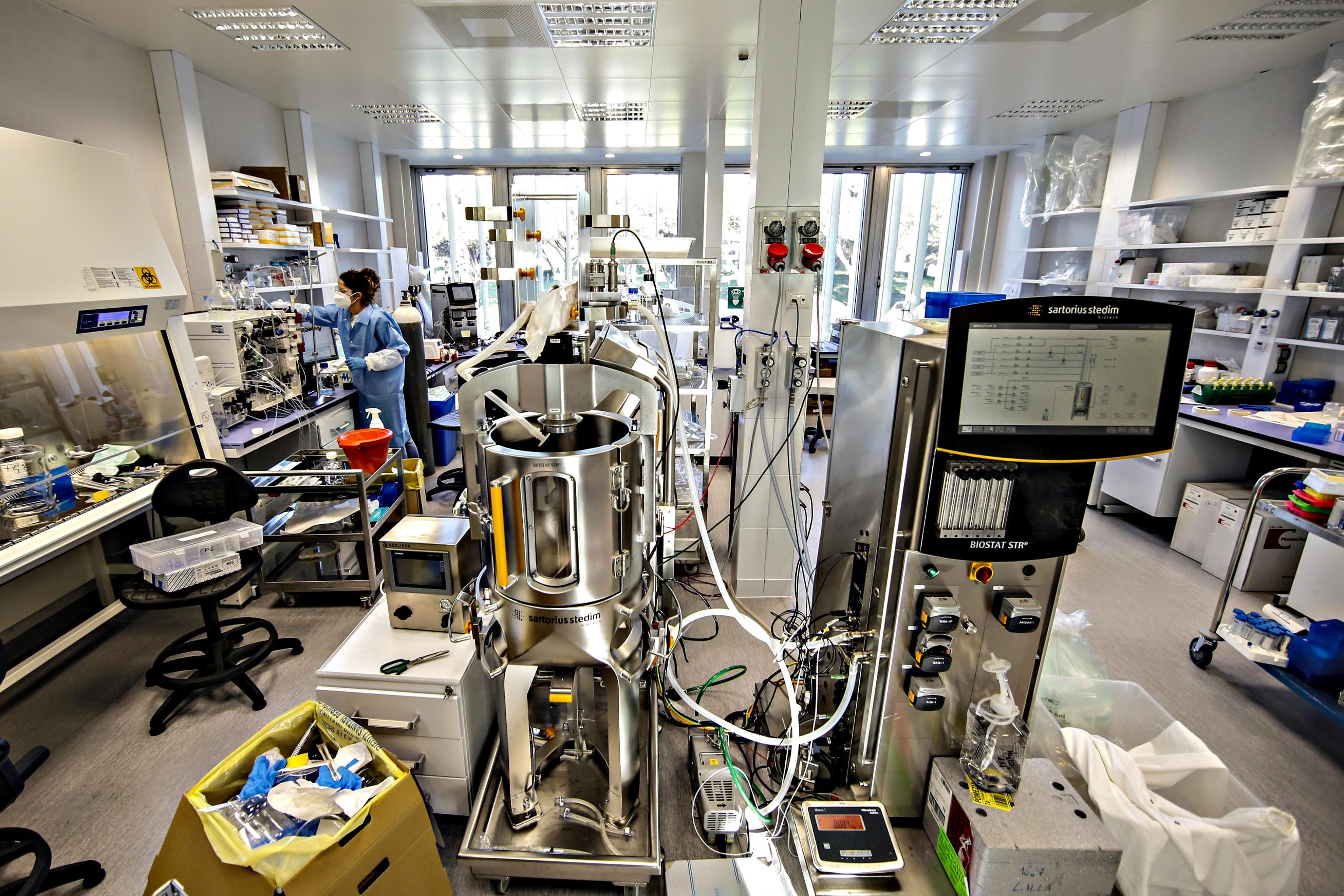 Altro schiaffo ad Arcuri su Reithera. Troppi soldi all’azienda, pochi al siero