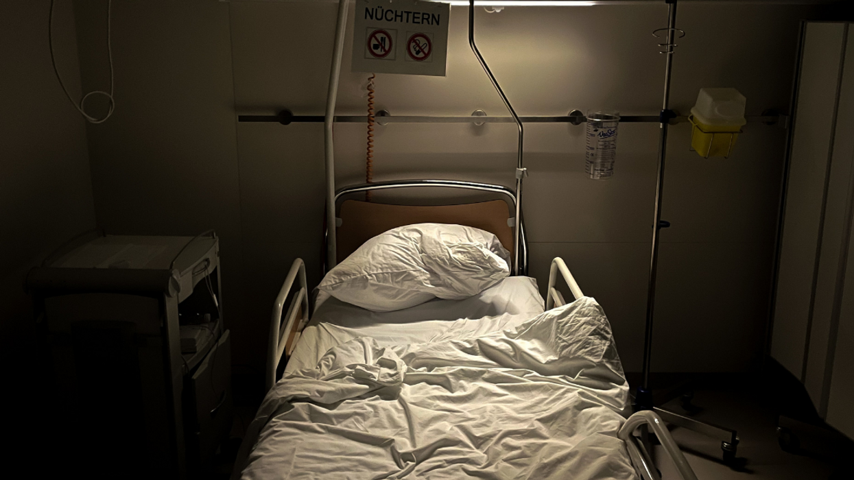 People Divulge The Craziest Deathbed Confessions They've Ever Heard