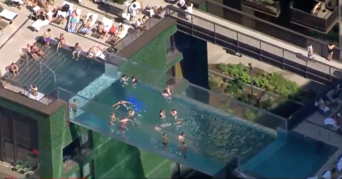 Video Of Transparent Pool Built Between Two Skyscrapers Has People Feeling Very Uneasy