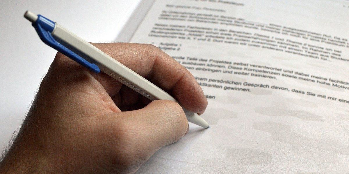Left-Handed People Break Down Their Biggest Daily Struggles